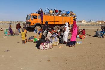 Violence and threats by armed groups continue to displace refugees and civilians in Mali.