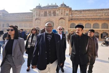 भारत में राजस्थान के आमेर किले का दौरा करते यूएन महासभा अध्यक्ष.