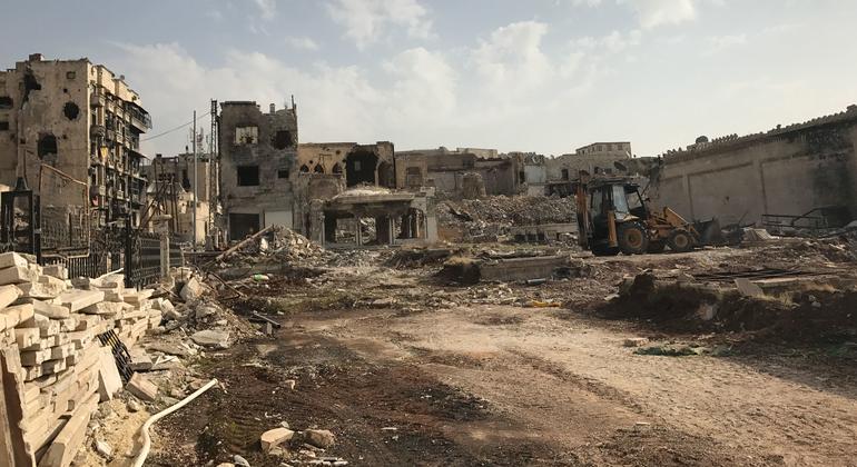 Edifícios destruídos na cidade de Aleppo, na Síria, onde supostamente foram utilizadas armas químicas. (arquivo)