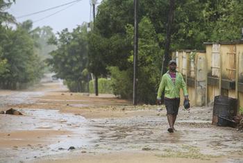 الإعصار فريدي يصل إلى اليابسة في فيلانكولوس، في مقاطعة إنهامبان بموزمبيق.