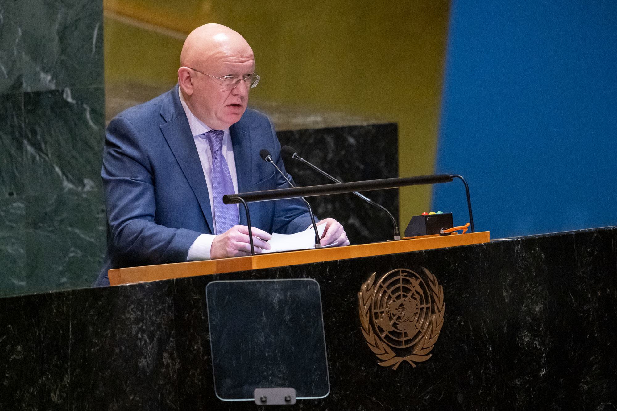 السفير الروسي فاسيلي نيبينزيا يلقي كلمة أمام الدورة الاستثنائية الطارئة الحادية عشرة للجمعية العامة بشأن أوكرانيا. السفير الروسي فاسيلي نيبينزيا يلقي كلمة أمام الدورة الاستثنائية الطارئة الحادية عشرة للجمعية العامة بشأن أوكرانيا.