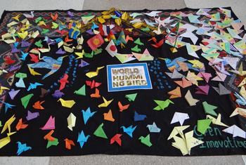 دنیا بھر سے بچوں نے واٹر کانفرنس کے شرکاء کو کاغذی (اوریگامی) پرندوں پر ’پانی اور مستقبل‘ کے حوالے سے اپنے پیغامات لکھ کر بھیجے تھے۔