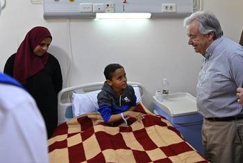 During his Ramadan solidarity visit to Egypt, António Guterres visits El-Arish General Hospital to meet Palestinians from Gaza receiving care.