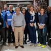 O secretário-geral da ONU, António Guterres, com trabalhadores humanitários em Rafah, Egito, compartilhando suas experiências em Gaza.