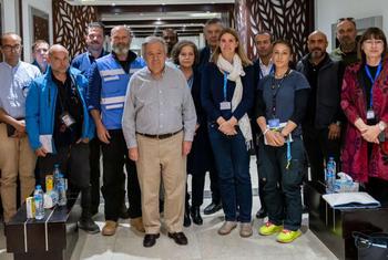 Durante a sua visita de solidariedade da Ramada a Rafah, no Egito, o secretário-geral da ONU, António Guterres, encontrou-se com humanitários que trabalham em Gaza, que partilharam com ele o ambiente extremamente desafiante em que trabalham