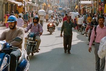 यूएन के अनुमान दर्शाते हैं कि भारत की आबादी में वृद्धि अगले अनेक दशकों तक जारी रह सकती है.