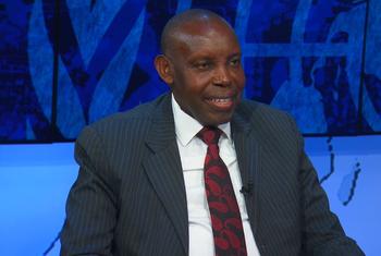 Balozi Yabesh Monari wa Kenya akizungumza na Assumpta Massoi wa Idhaa ya Kiswahili ya Umoja wa Mataifa.