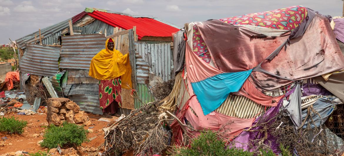 Mais pessoas estão sendo deslocadas na Somália como resultado das condições de seca.