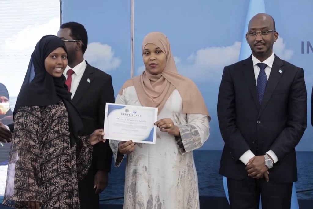 Hafla ya mabaharia kwenye mjadala kuhusu wanawake katika sekta ya usafirishaji majini, uliofanyika kwenye mji mkuu Mogadishu, Somalia. Hafla ya mabaharia kwenye mjadala kuhusu wanawake katika sekta ya usafirishaji majini, uliofanyika kwenye mji mkuu Mogadishu, Somalia.