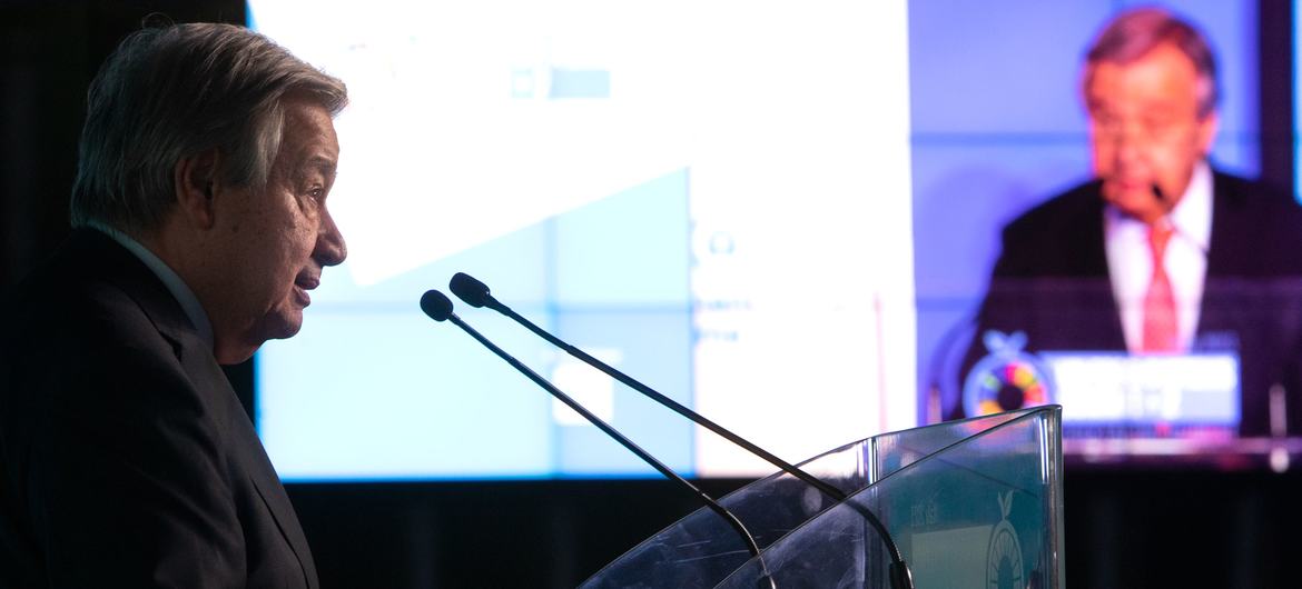 Em Roma, na Itália, o secretário-geral da ONU, António Guterres, discursa na Cúpula dos Sistemas Alimentares da ONU +2 Momento de Avaliação