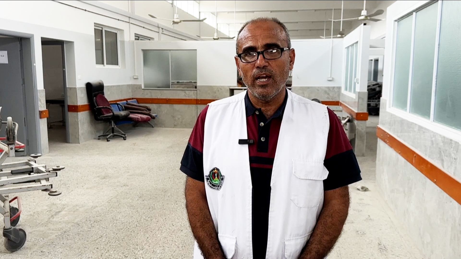 الدكتور مروان أبو سعدة القائم بأعمال مدير مجمع الشفاء الطبي.