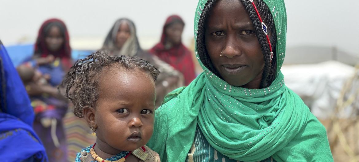 A woman and her child displaced by conflict in northern Ethiopia. (file)