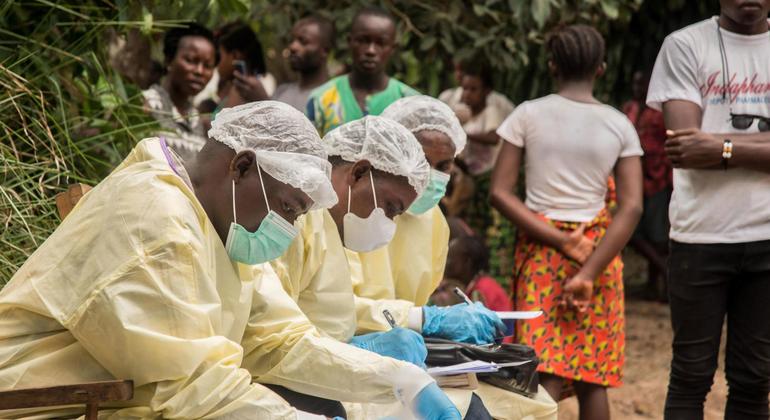 تدعم منظمة الصحة العالمية البلدان الأفريقية في تنفيذ حملات تطعيم واسعة النطاق.