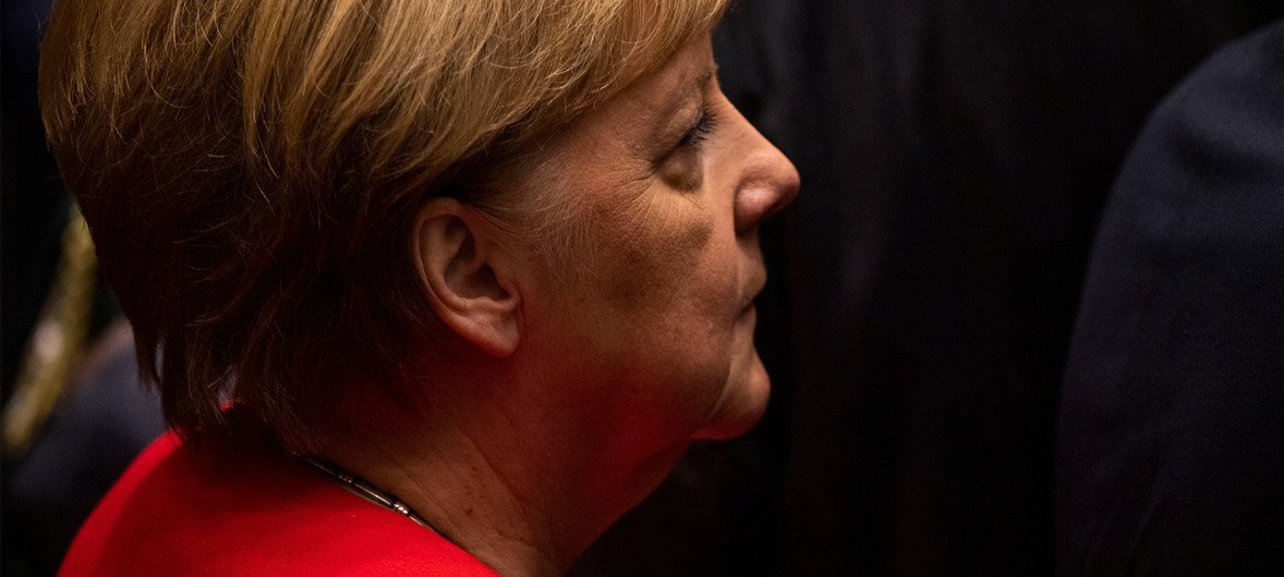 Acnur elogia Ângela Merkel por demonstrar "grande coragem moral e política"