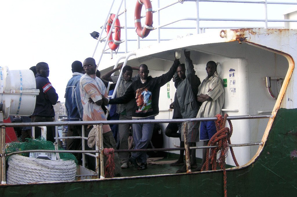Des migrants d'Afrique subsaharienne arrivent à Lampedusa, en Italie, après avoir été secourus en mer Méditerranée (photo d'archives).