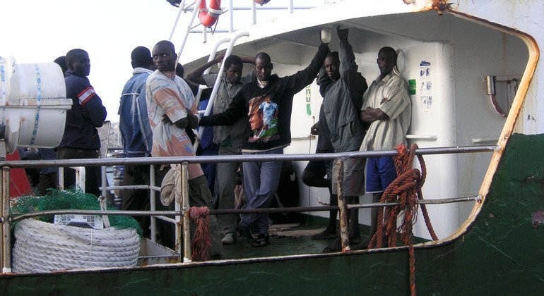 Wahamiaji kutoka Afrika Kusini mwa Jangwa la Sahara wakiwasili Lampedusa, Italia, baada ya kuokolewa katika Bahari ya Mediterania. (Maktaba)