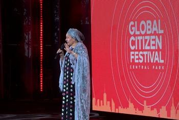यूएन प्रमुख आमिना जे मोहम्मद, न्यूयॉर्क के सैंट्रल पार्क में, ग्लोबल सिटिज़न के समारोह को सम्बोधित करते हुए. (24 सितम्बर 2023)
