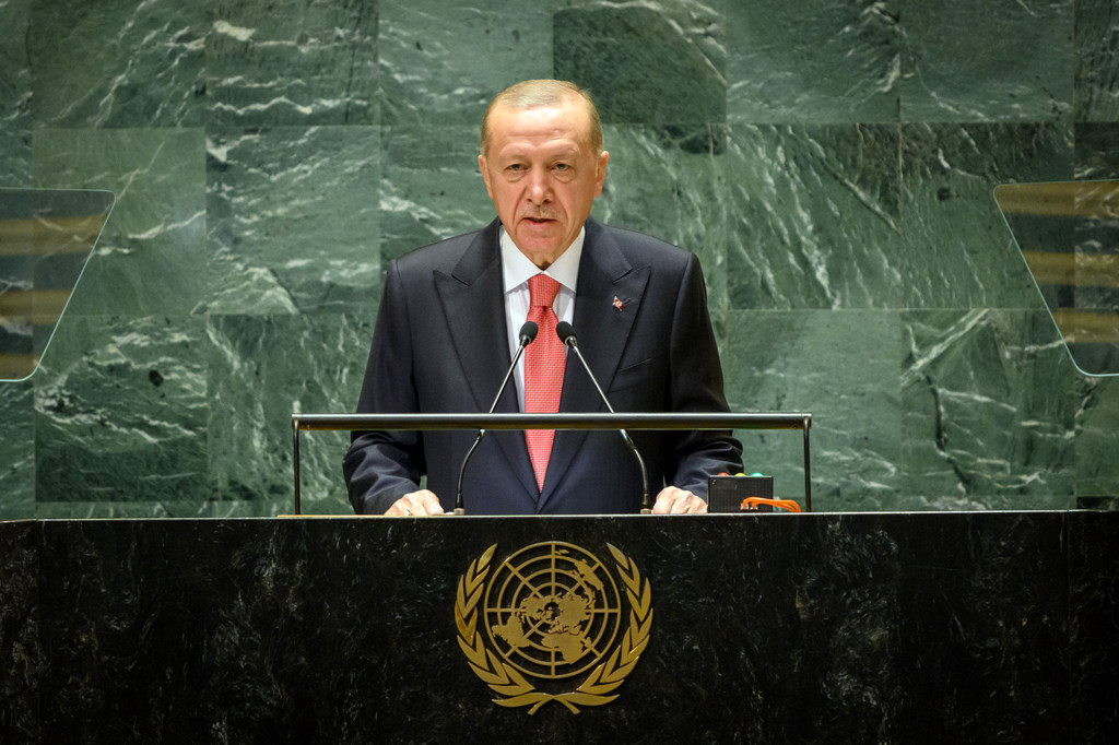يتحدث رجب طيب أردوغان، رئيس تركيا، من على المنصة خلال المناقشة العامة للدورة التاسعة والسبعين للجمعية العامة الأمم المتحدة .