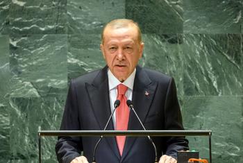 الرئيس التركي رجب طيب أردوغان يلقي خطابه في المناقشة رفيعة المستوى للدورة التاسعة والسبعين للجمعية العامة للأمم المتحدة.