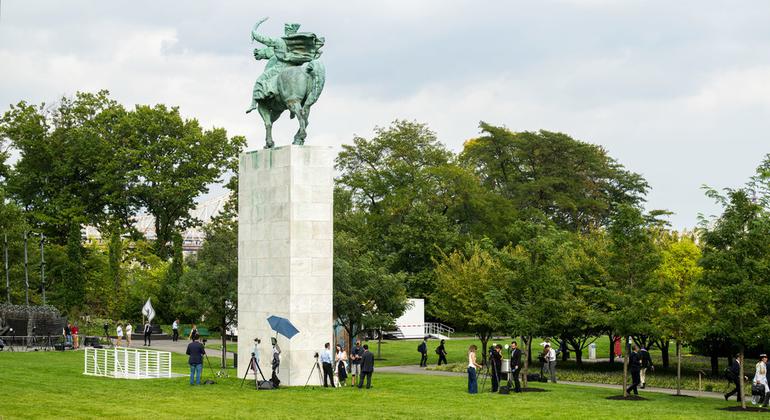 यूएन मुख्यालय में मीडियाकर्मी एकत्र हो रहे हैं.