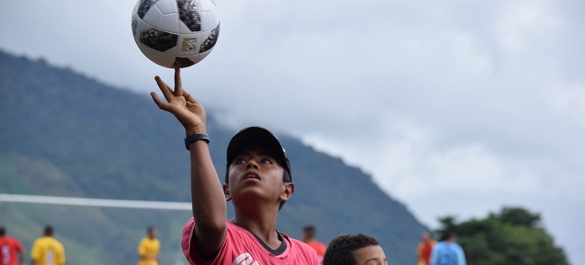 كرة القدم من أجل المصالحة ، حدث أقيم بين الناس المعنيين بعملية السلام في كولومبيا.