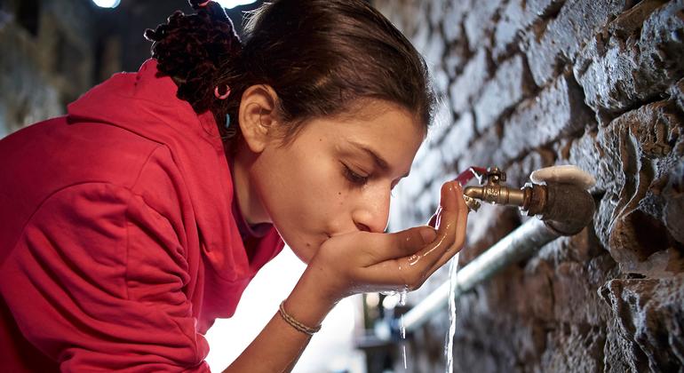 O relatório Situação da Água Potável no Mundo destaca haver mais de 2 bilhões de pessoas que obtiveram acesso à água potável nas últimas duas décadas. 