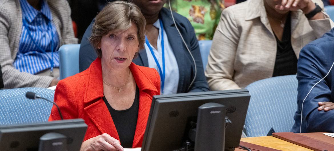 Министр иностранных дел Франции Катрин Колонна выступает на заседании Совета Безопасности ООН по ситуации на Ближнем Востоке, включая палестинский вопрос.