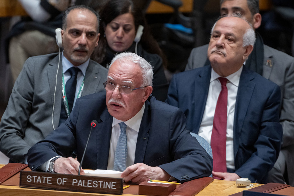 Le ministre des Affaires étrangères de l'État de Palestine, Riad Al-Malki, s'adresse à la réunion du Conseil de sécurité sur la situation au Moyen-Orient, y compris la question palestinienne.