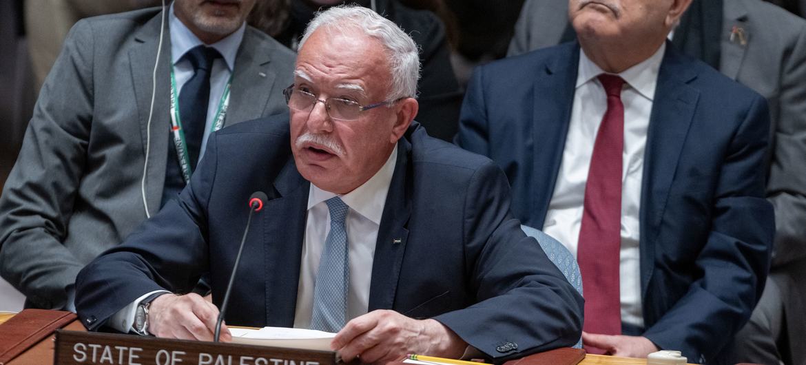 Министр иностранных дел Государства Палестина Риад аль-Малики выступает на заседании Совета Безопасности по ситуации на Ближнем Востоке, включая палестинский вопрос.