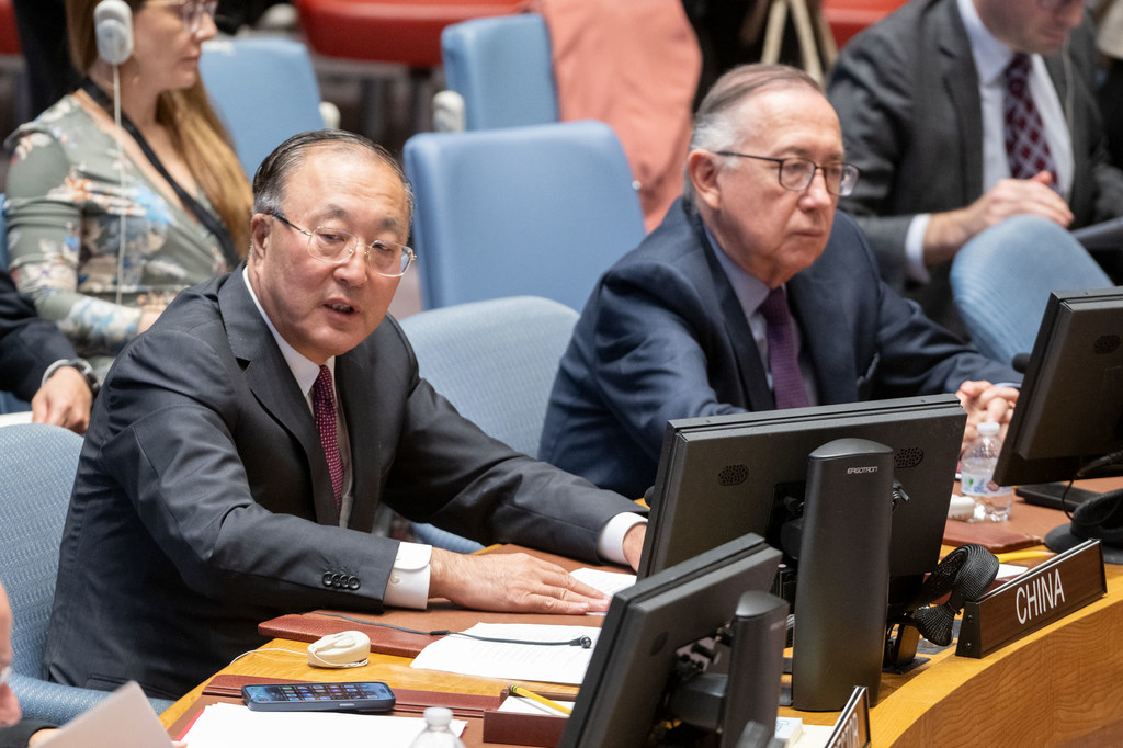 中国驻联合国大使张军在纽约联合国安理会会议上发表讲话。