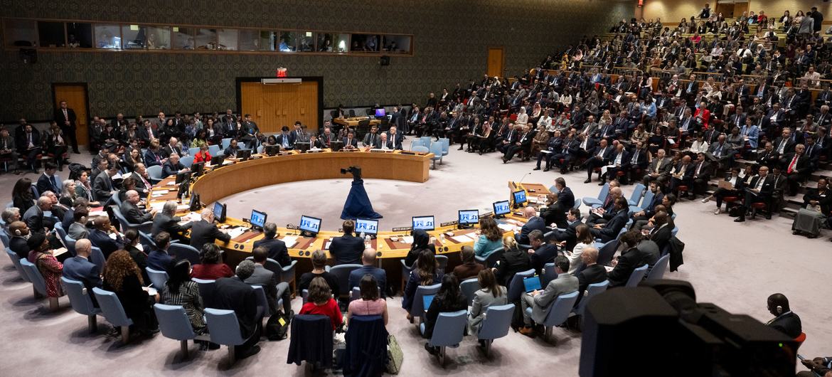 The 15 members of the UN Security Council meet to discuss the conflict in Gaza.