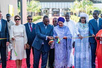 Le Gouvernement du Sénégal a inauguré la Maison des Nations Unies à Diamniadio. L'événement était présidé par le Président Macky Sall et a vu la participation de la Vice-Secrétaire générale, Amina Mohammed, ainsi que d'autres dignitaires.