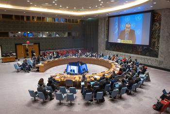 من الأرشيف: رامز الأكبروف، نائب المنسق الخاص لعملية السلام في الشرق الأوسط، يقدم إحاطة لأعضاء مجلس الأمن.