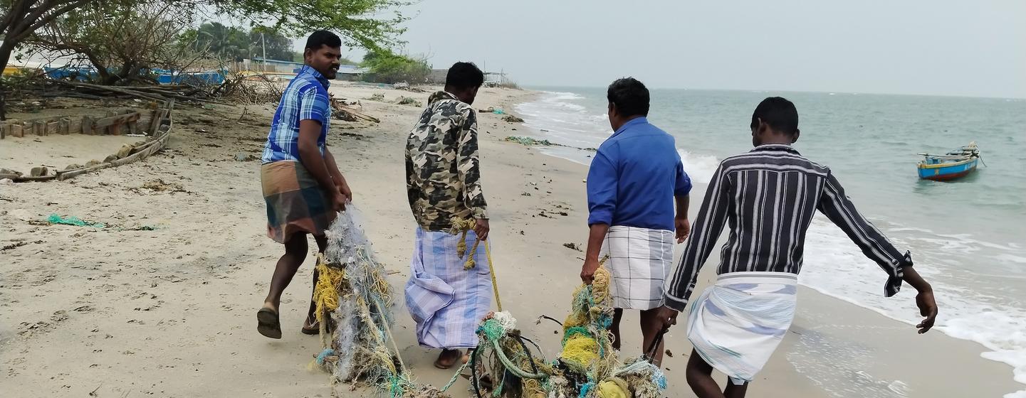 रमनाथपुरम में स्थानीय समुदाय का समुद्र तट सफ़ाई अभियान.