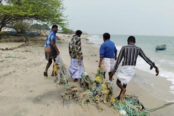 रमनाथपुरम में स्थानीय समुदाय का समुद्र तट सफ़ाई अभियान.