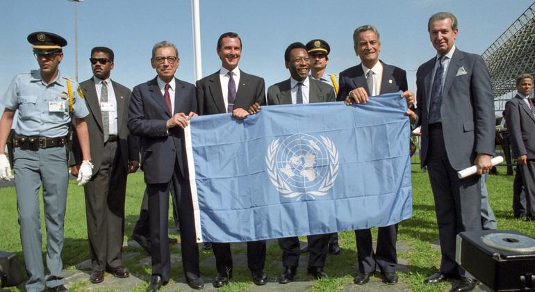 Opening the 1992 Rio Earth Summit, UN Secretary-General Boutros Boutros-Ghali (3rd from left) presents the UN flag to (from left to right) President Collor De Mello of Brazil, soccer superstar and UN Goodwill Ambassador Pele, Marcelo Alencar, Mayor of Ri…