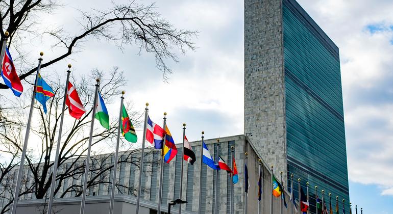 The Secretariat building with flags of Member States in the foreground, at UN Headquarters, in New York.