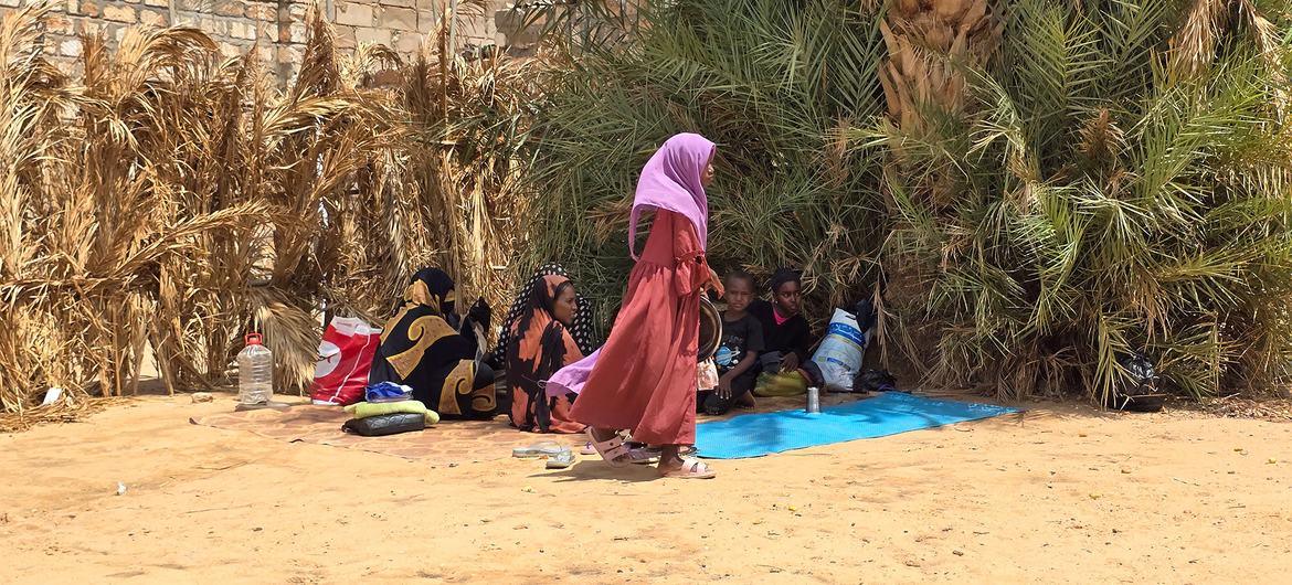 A Sudanese refugee, recently arrived in Libya, walks in Alkufra, the main entry point to the country.
