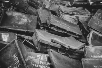 Valises et sacs confisqués aux prisonniers du camp de concentration d'Auschwitz, en Pologne.