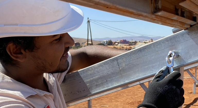 Installation of a clean energy minigrid in Mahavelona, Madagascar