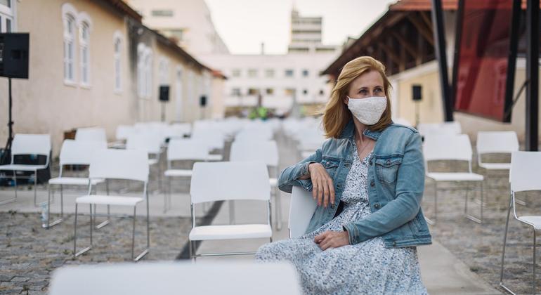 A Organização Mundial da Saúde anunciou a atualização das diretrizes de combate à Covid-19 incluindo o uso de máscaras, que para a agência deve prosseguir como uma ferramenta vital para combater a doença.