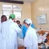 Equipe médica no Hospital de Goma presta assistência às vítimas dos confrontos dos últimos dias