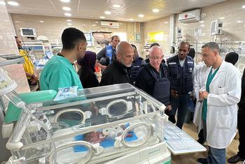The UN Humanitarian Coordinator Jamie McGoldrick (centre) visits the Kamal Adwan hospital, the only paediatrics hospital in northern Gaza. 