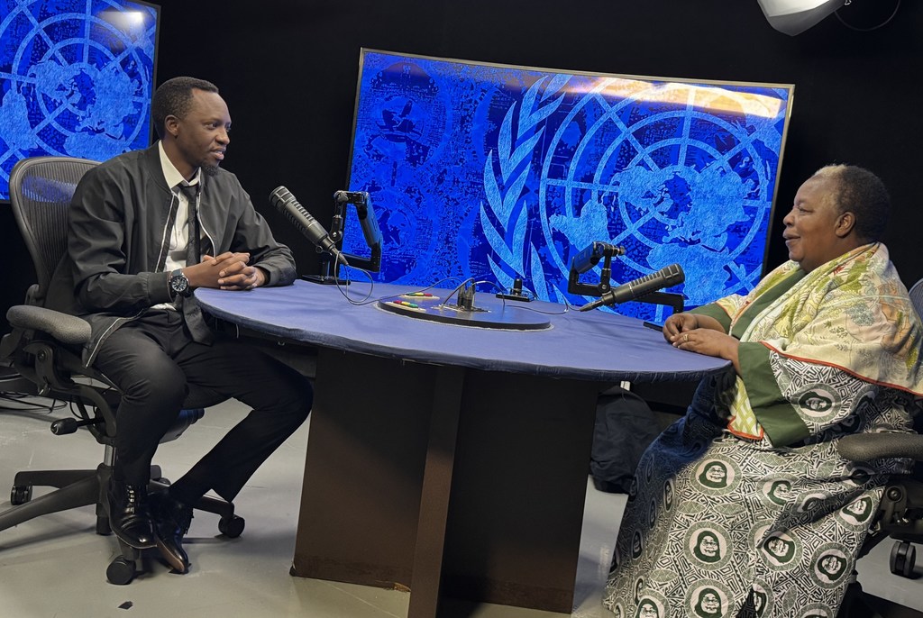 Gertrude Mongella, aliyekuwa Katibu Mkuu wa Mkutano wa 4 wa Umoja wa Mataifa wa wanawake maarufu kama Mkutano wa Beijing uliofanyika mnamo mwaka 1995 akihojiwa na Anold Kayanda katika makao makuu ya Umoja wa Mataifa jijini New York, Marekani (Machi 20, 2025)
