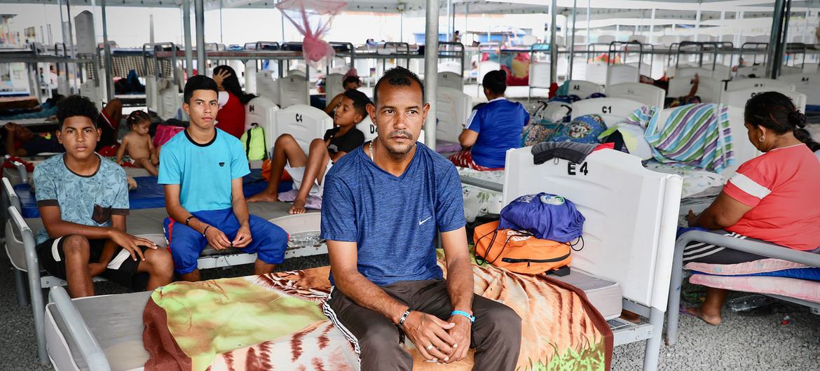 Familia de refugiados venezolanos en Brasil