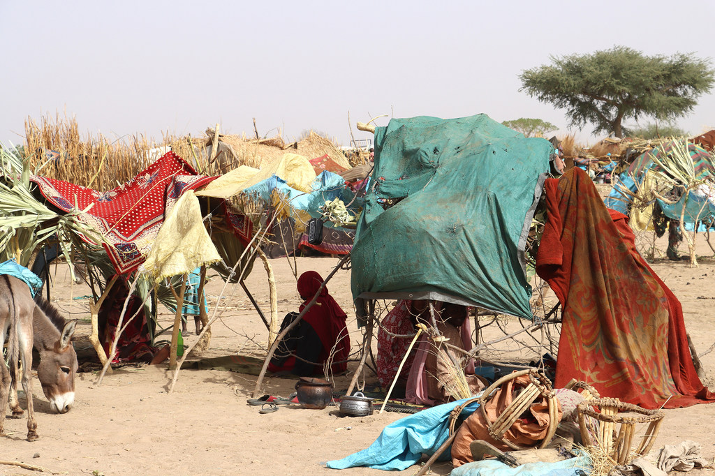 Melarikan diri dari Sudan: Di rumah sendiri, dengan pesawat tempur di atas kepala
