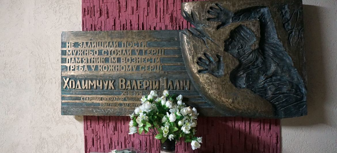 Une plaque commémore la catastrophe de Tchernobyl de 1986.