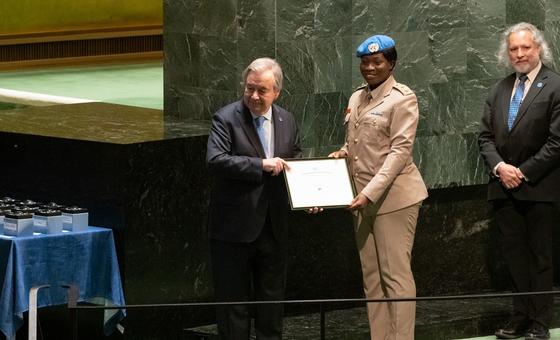 Penjaga perdamaian PBB ‘mercusuar harapan dan perlindungan’: Guterres