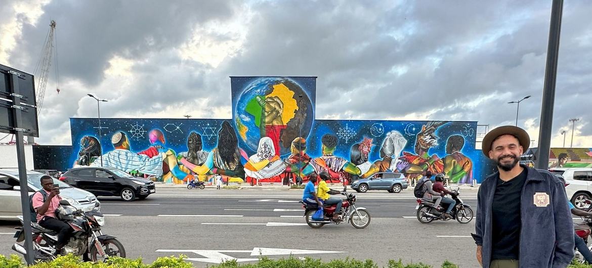 Tema do recente mural em Benin é coexistência e tolerância entre as religiões