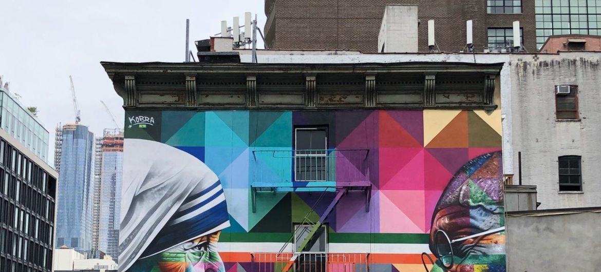 Mural de MadreTeresa e Mahatma Gandhi, de Eduardo Kobra.